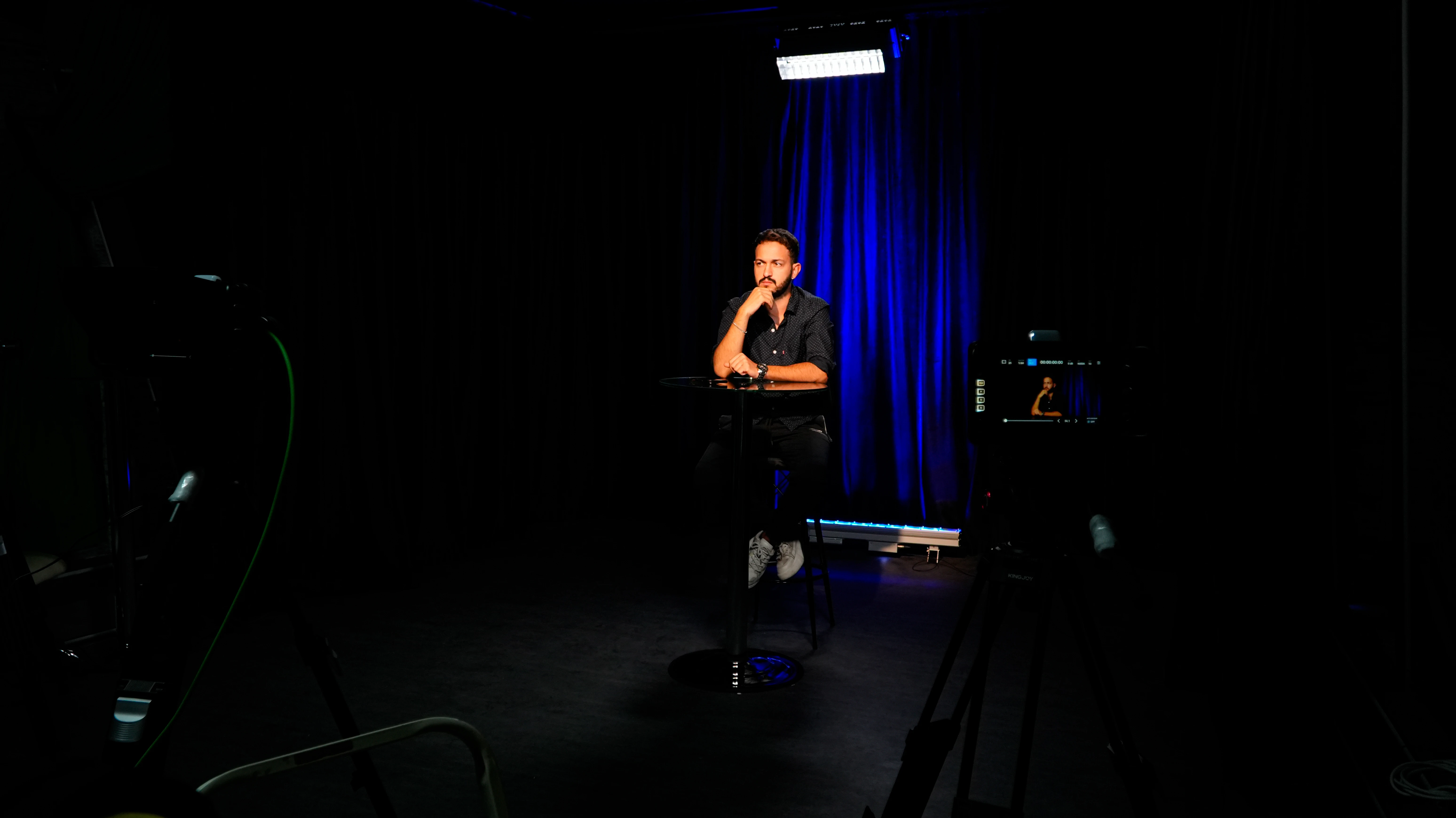 Minimalist ve şık stüdyo dekoru